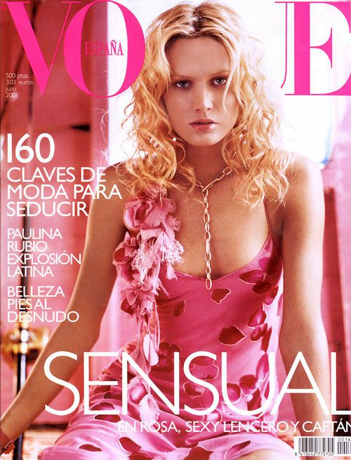 Ů��ʾ���ۺ�ɫװ�����е�