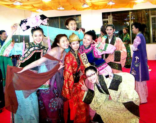 С�㲥������ģ�غ�̨��Ȼ������Ⱥ��~~