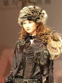 06春夏世家皮草与龙共舞服饰发布会