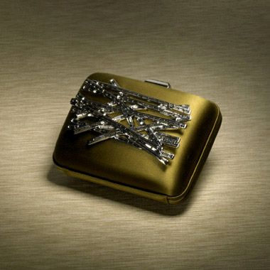 �����ְ�����ˮ�����׵�ҫ�۹�â