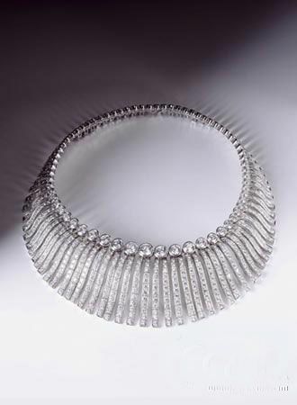 ���ζ���ʯ�鱦չ�й�����