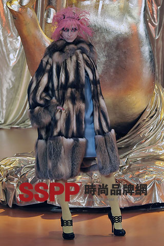 �ĵ��뻪���ᴩJohnGalliano08/09�ﶬŮװ