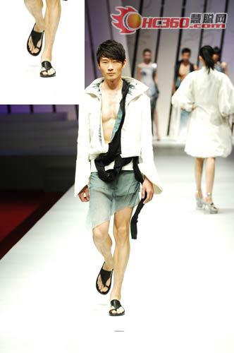 ����ʱװ����ģ���Ǵ�ʲôЬ��