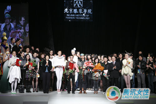 ������װѧԺ08��ҵ�������Ʒչʾ��