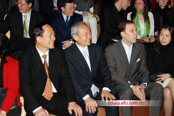 ���Ÿ������ɫ���֮ҹ���ھ�¡�ؾ���