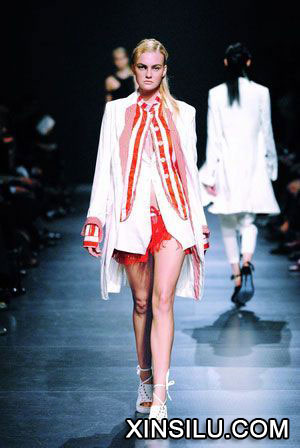 2008Ůʿʱװ��������Ҳ�ݻ�