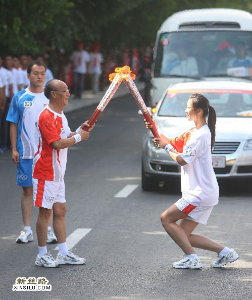 ����Ů��ϥ��ʥ��&nbsp;������˿·ȫ��ʮ��ģ��