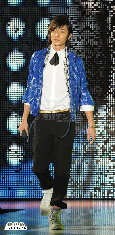 ��ľ����һ��Ůģ����&nbsp;�������������ͷ