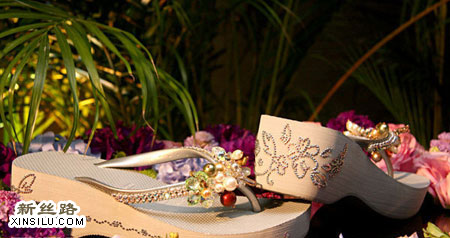 �ּ�粻�������Ů��չʾ��Ь