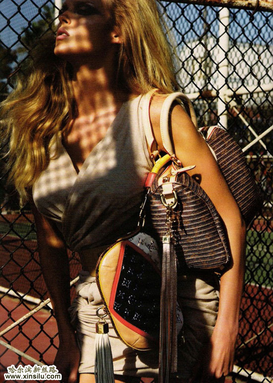 ���Ѷ�ʱ�д�Ƭ