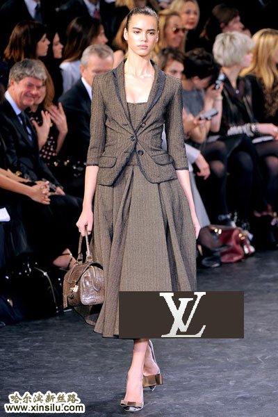 LV2010�ﶬŮװ�㳡