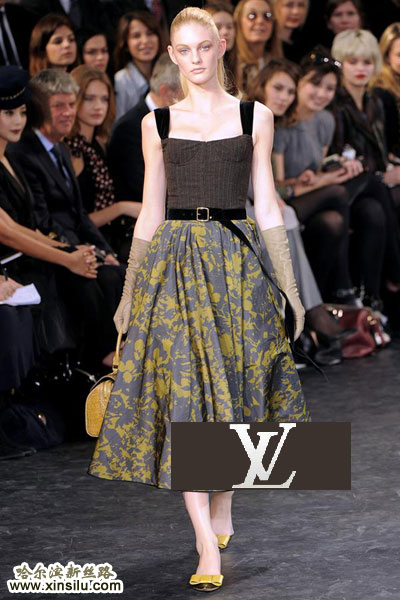 LV2010�ﶬŮװ�㳡