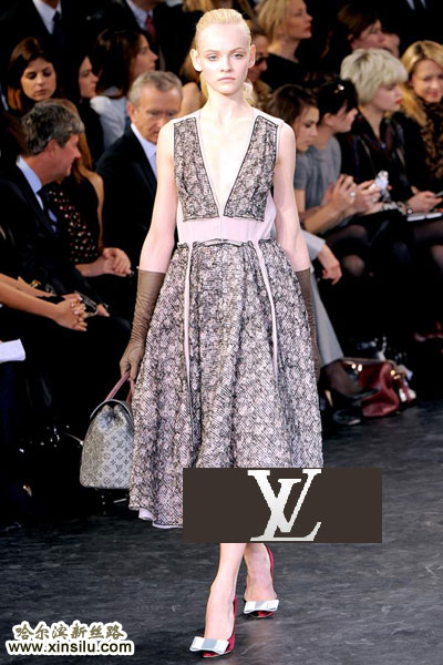 LV2010�ﶬŮװ�㳡