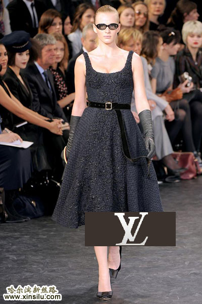 LV2010�ﶬŮװ�㳡