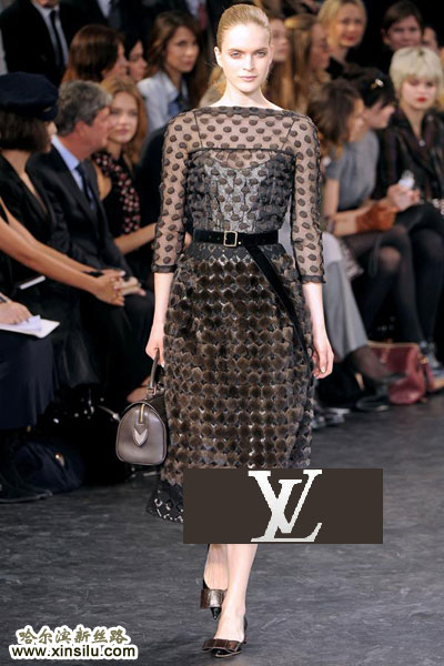 LV2010�ﶬŮװ�㳡