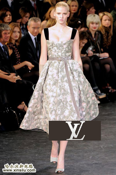 LV2010�ﶬŮװ�㳡