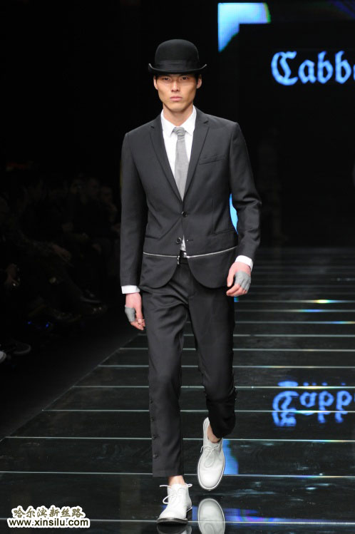 �����ġ���Ӣ�����塱