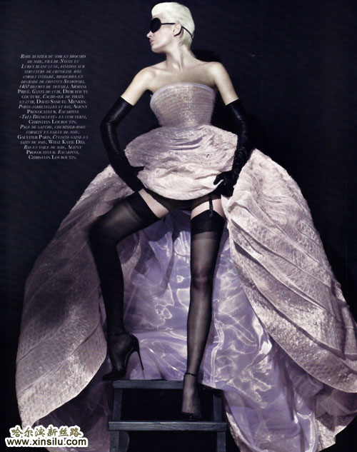 Ӣ�׳�ģ�ٵ�VOGUE