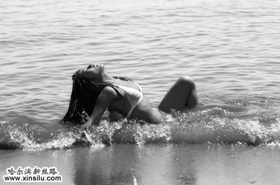 ����ɫ����