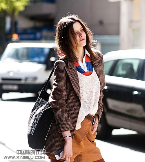 ���١���������