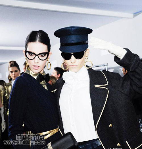 ���١���������