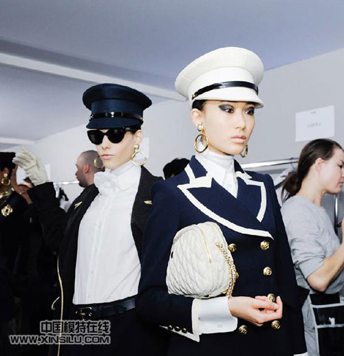 ���١���������