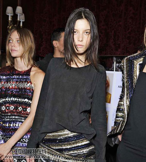 ���١���������