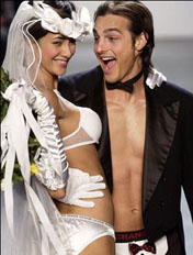 ���Ц����������