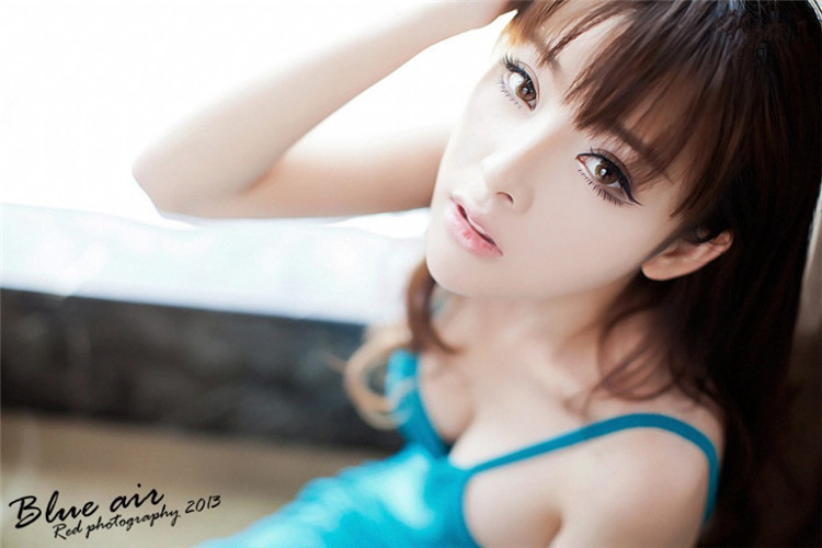 �峺��Ů��ģԡ��д���Ƭ��