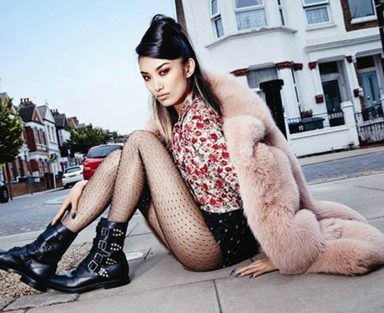 ����׳�ģ���ε��ſ��Ƭ