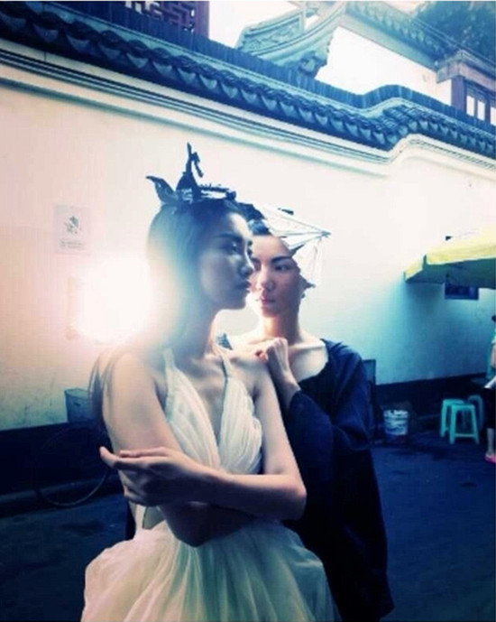 ����׳�ģ���ε������Ĵ�Ƭ