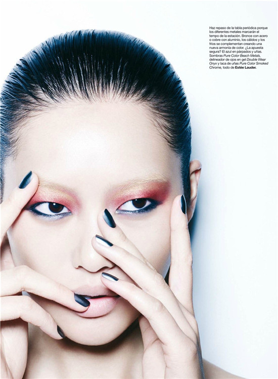 ��ģ�������㡶Harper ' s Bazaar����������ױ�ݴ�Ƭ��