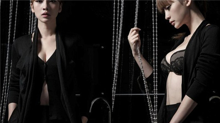 ���Ҵ�߶Ⱥ�ɫ����д��