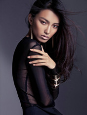 超模侯梦蝶“妆”出来的金属质感