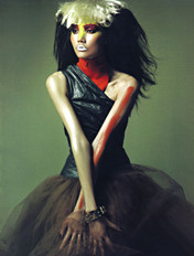 莫万丹夸张造型大片