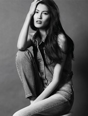 超模何穗礼服牛仔的视觉撞击