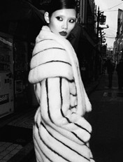 奚梦瑶登《时尚芭莎》坡版封面