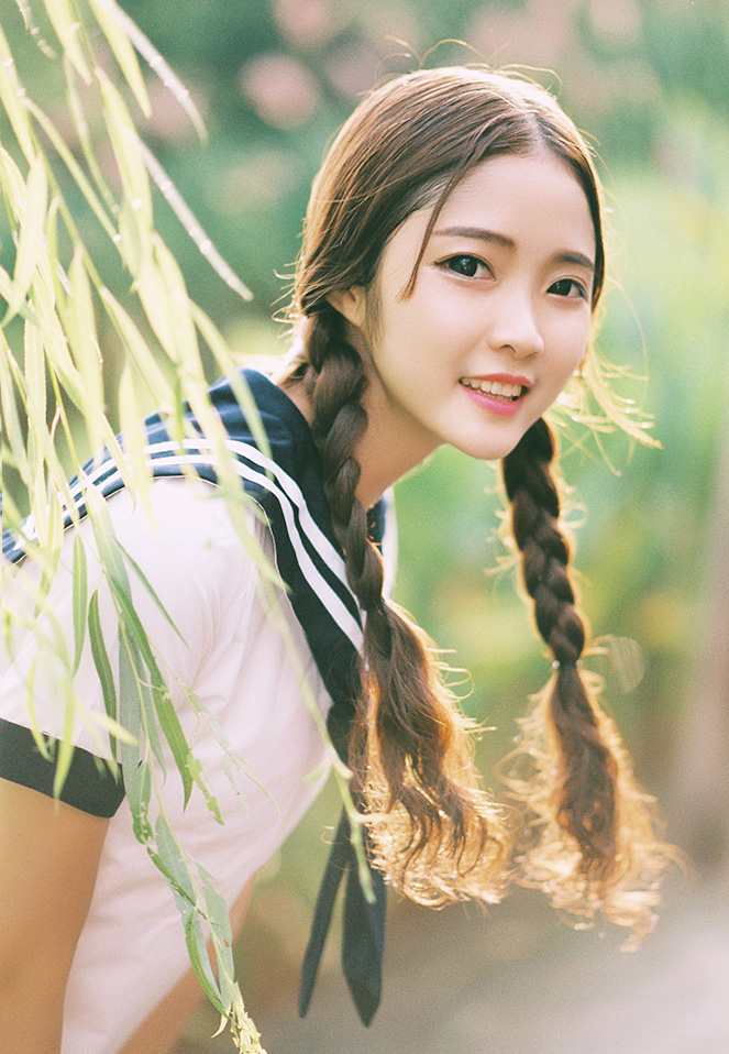 ˫��β��ѧ��װ��Ů