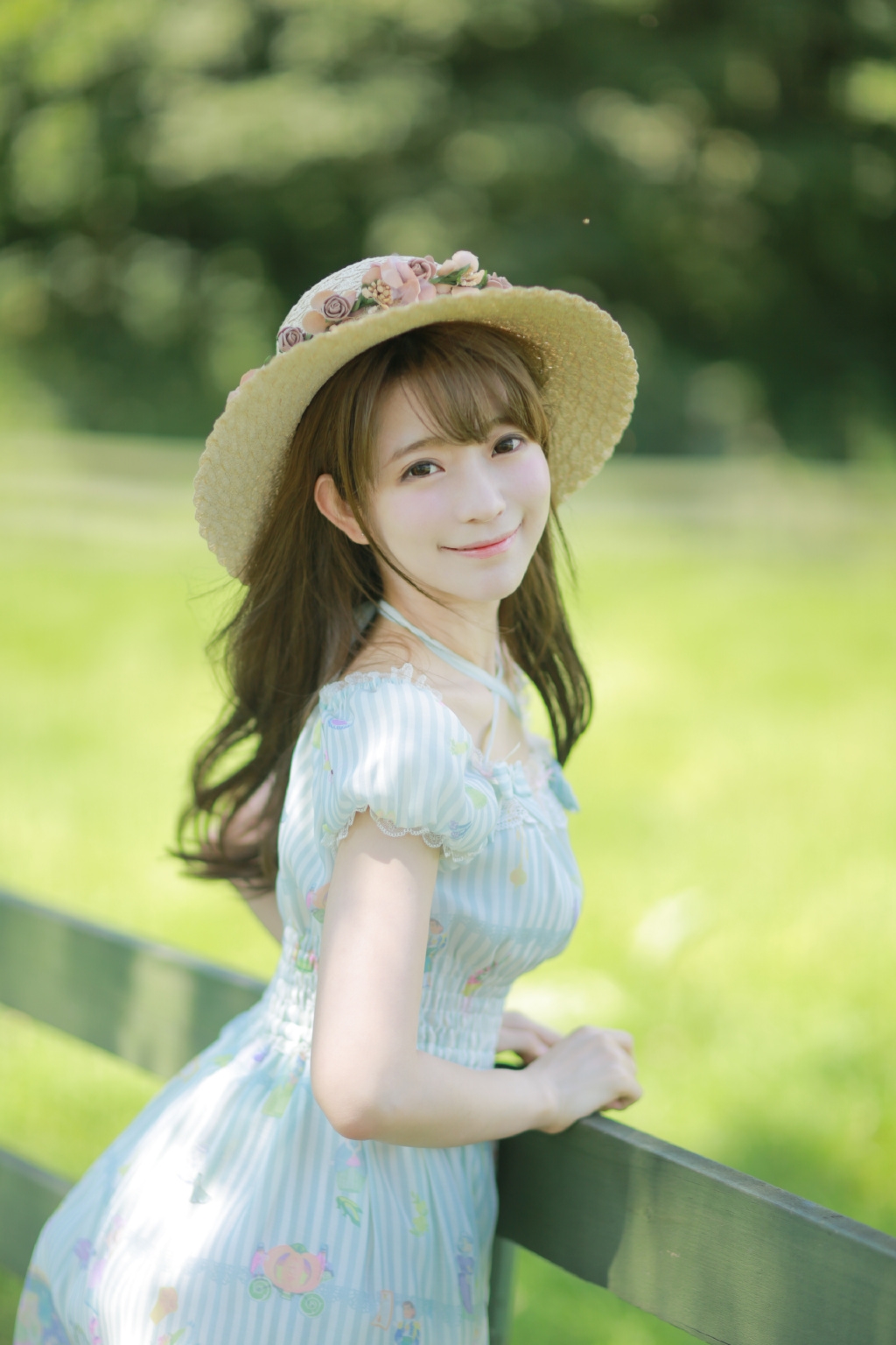 ������һ����ŮС���·��ͯ����Ƭ