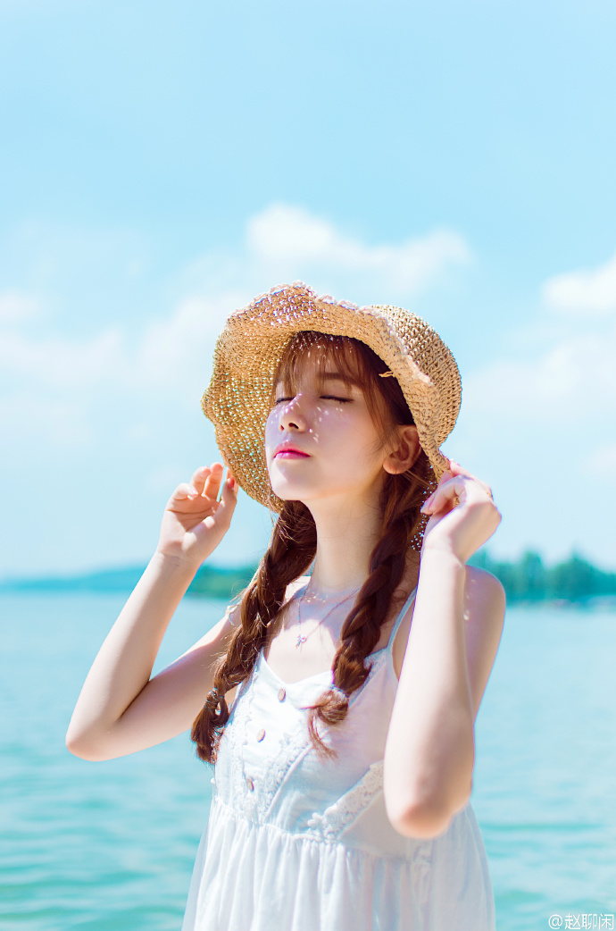 ��ɫ������ȹ��β����Ů