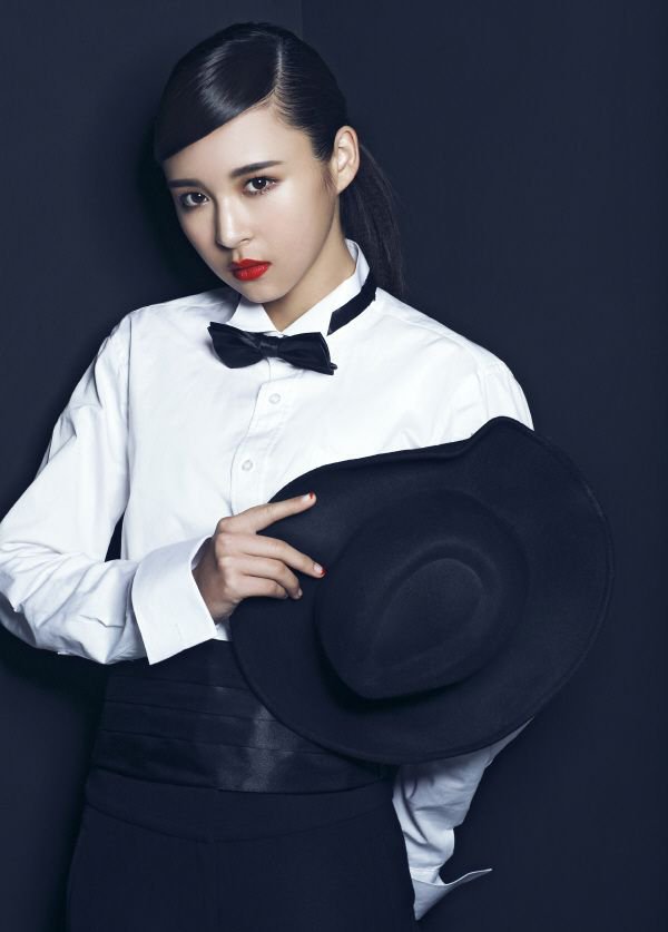 ����Ů���溵t���޺촽��װд��